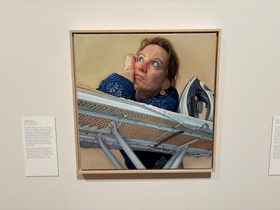 Karin (52) uit Breda kreeg even last van impostersyndroom, tot haar schilderij aan de muur hing in w