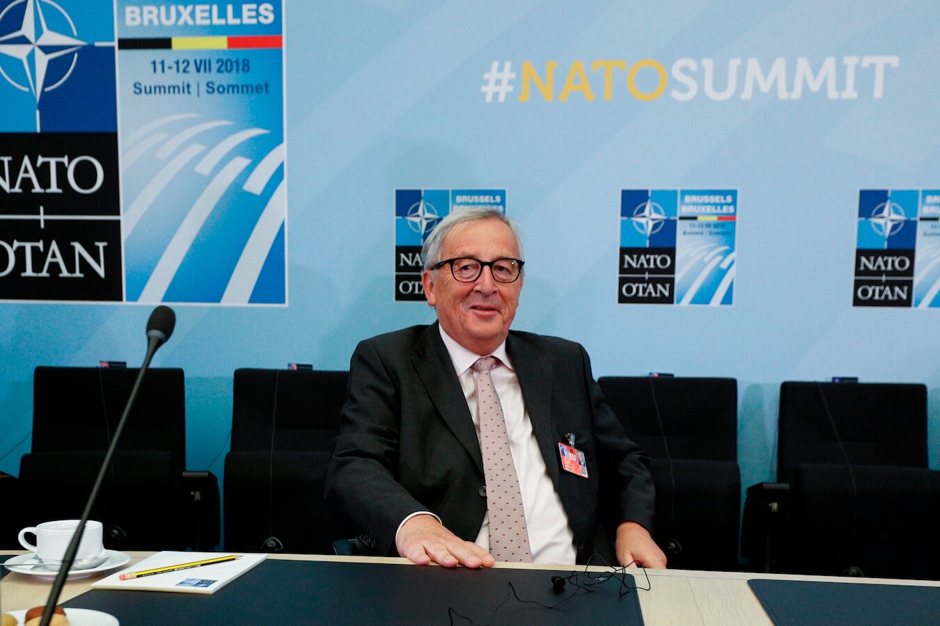 Wat is er aan de hand met Juncker? | Foto | AD.nl