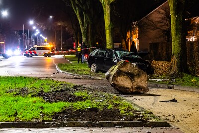 Man overlijdt aan verwondingen na botsing op zwerfkei in Riel