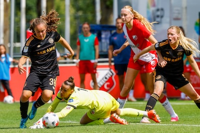 Ajax klopt FC Utrecht in openingsduel Vrouwen eredivisie, landskampioen PSV wint dankzij late goals
