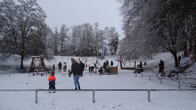 Sneeuwpret! Op deze plekken in Veenendaal kun je goed sleeën