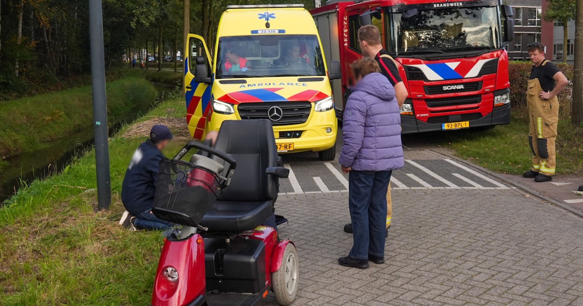Man valt van scootmobiel in Helmond, passanten schieten te hulp