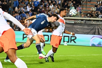 Slordigheden Oranje niet afgestraft door Grieken, basisplaats voor Guus Til en broers Timber