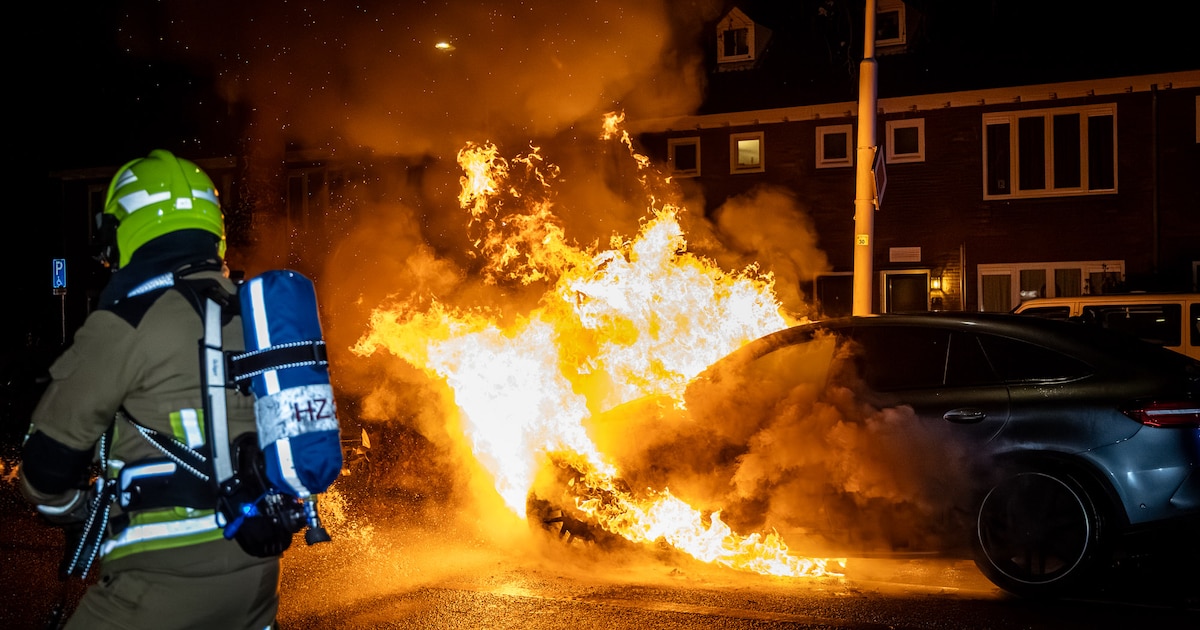 Auto uitgebrand op Domineeslaan in Zwanenburg