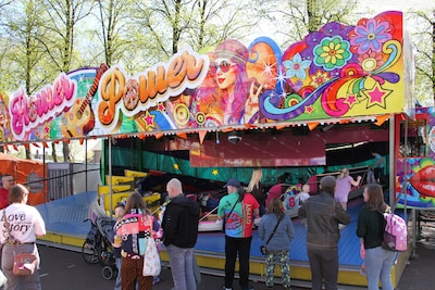 Dansende theekopjes en vliegende olifanten: de kermis op de Maliebaan is terug