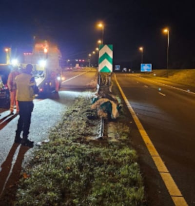 Bestuurder botst tegen vangrails op de A59 bij Den Bosch: meerdere bestuurders negeren rood kruis