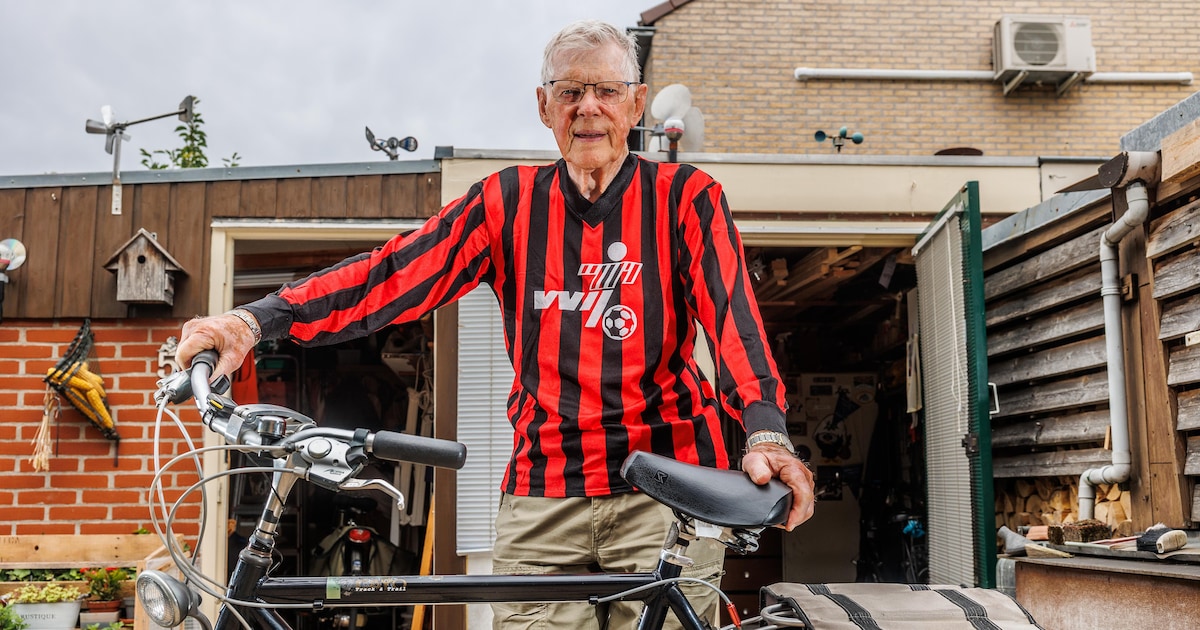 Hardlopen, fietsen, wandelen: Peter (90) is superfit, maar aan zijn 70-jarige voetbalcarrière komt n