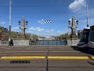 Mystery solved: this black-and-white sign over the Amstel is not art (but almost everyone thinks it is)