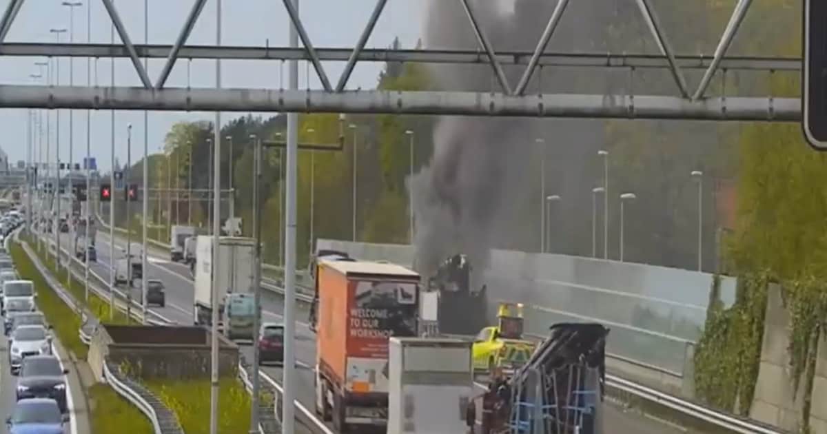 Vrachtwagen in brand op A12 bij Maarn zorgt voor vertraging richting Utrecht