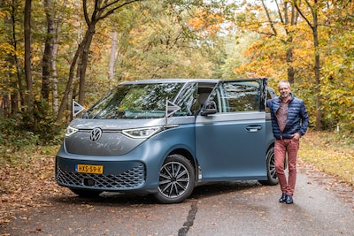 Eerste elektrische rouwauto rijdt rond in Amersfoort: ‘Duurzamer en minder deftig’