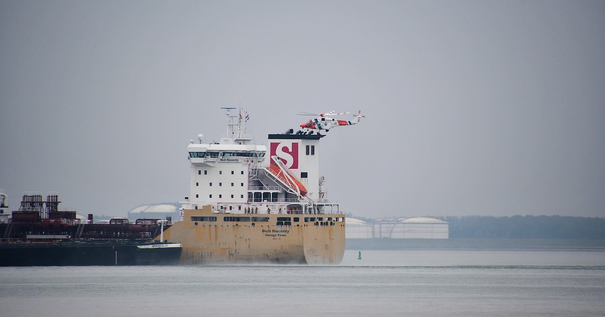 Kustwachthelikopter ingezet voor noodsituatie aan boord van tanker op ...