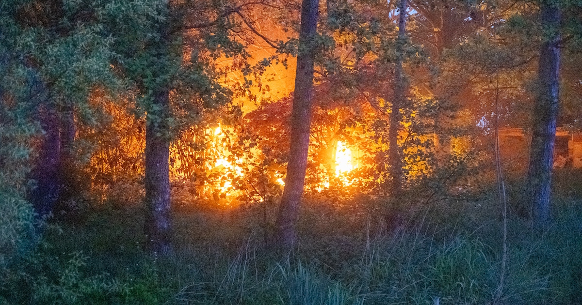 Brand in tuinhuisje aan de Tienboerenweg in Mijdrecht, politie doet onderzoek