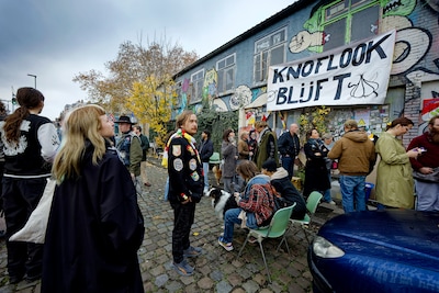 Protestactie krakers Havendijk tegen directe sluiting door pandeigenaar: ‘Wij blijven’