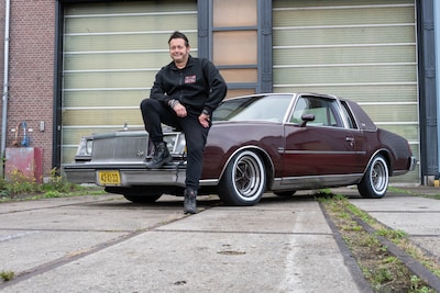 Maurice’ grote liefde is Amerikaanse auto’s: ‘Mensen vinden het een pooierbak, maar ik vind het gaaf