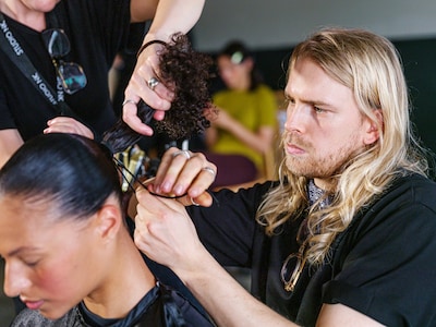 Amsterdam, Londen, Milaan en Parijs: Scott stylt over de hele wereld de modellen van de Fashion Week