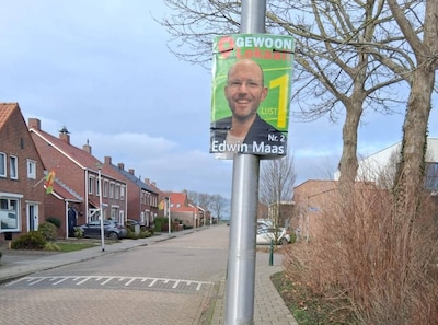 Gemeente blundert wéér met verkiezingsborden: deze keer is GewoonLokaal de dupe