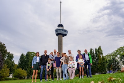 De familie van Euromast-architect Huig Maaskant: ‘Geen cent verdienen we aan die kerstballen!’