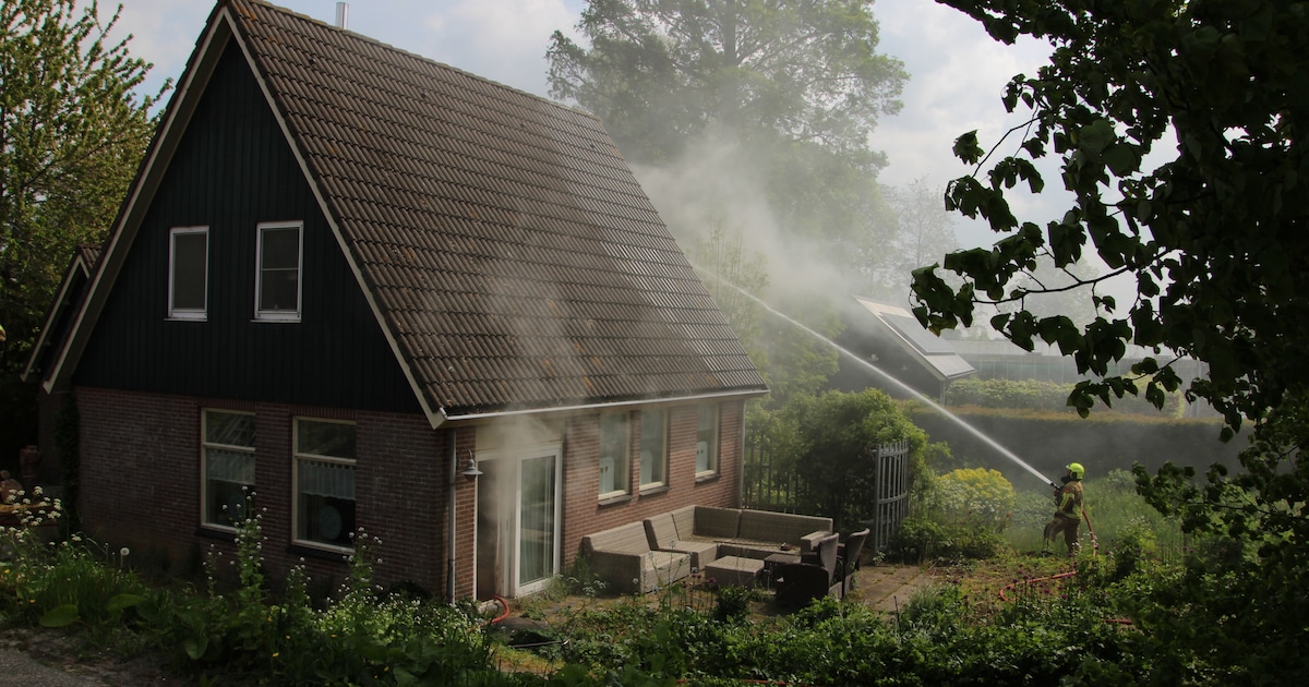 Veel rook bij brand op bovenverdieping van woning in Obdam