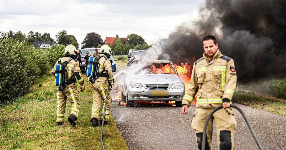 Voertuigbrand op Hogeweg in Zwartemeer