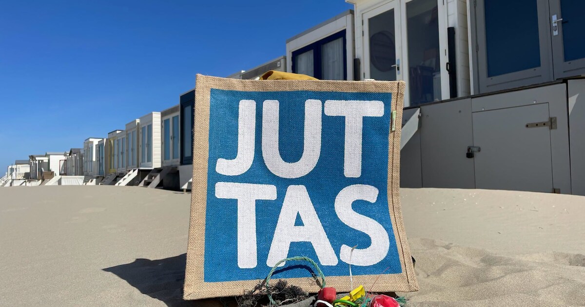 Kinderen lossen strandmysterie op tijdens World Clean Up Day in Wijk aan Zee
