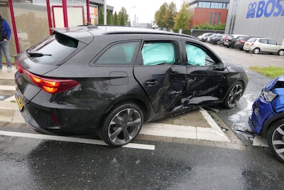 Harde klap bij aanrijding op kruising in Haaksbergen, verkeershinder richting N18