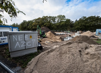 Bouw azc Nuenen vordert, ondanks vernielingen en ongeveer 1000 bezwaren