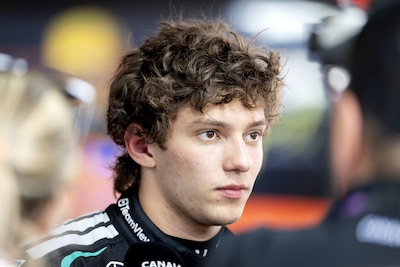 Hamilton en Antonelli krijgen straf na kwalificatie: WK-leider negeert gele vlag na spin Verstappen