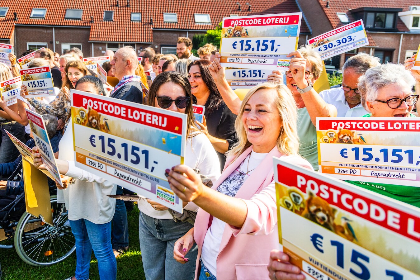 In drie maanden tijd viel de Postcode Loterij al drie keer in deze ...