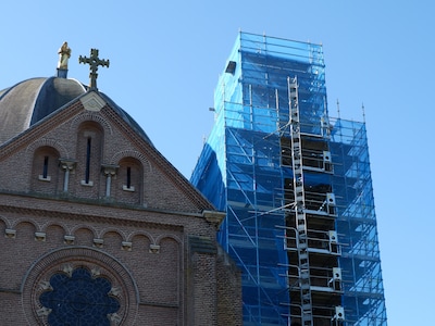 Kerk van Lierop in de steigers: ‘Dit soort onderhoud gebeurt eens per veertig jaar’