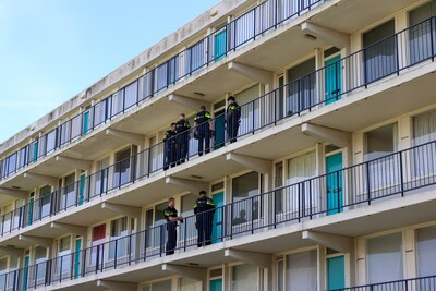 Man springt van balkon na dreigement op Grote Beerstraat in Spijkenisse