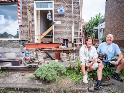 Scheefgezakt huis staat weer recht: ‘Alles wat we deden was slopen. Nu kunnen we eindelijk weer bouwen’