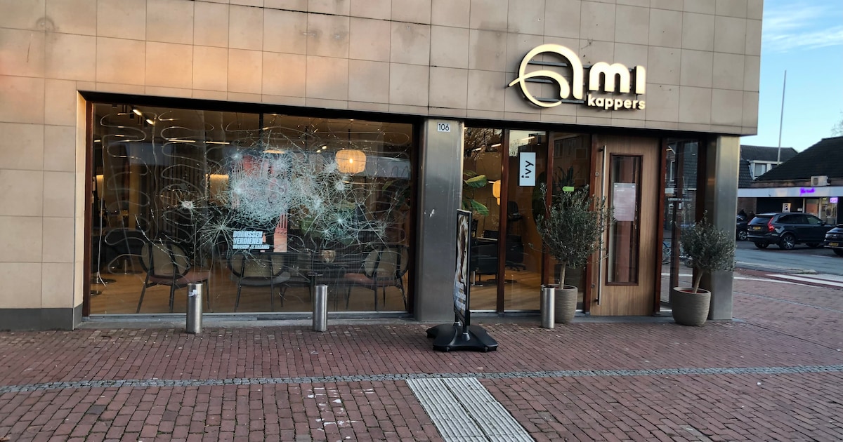 Gesneuvelde ruiten, geplunderde winkel en één zwaargewonde: De Bilt blikt terug op gewelddadige jaar