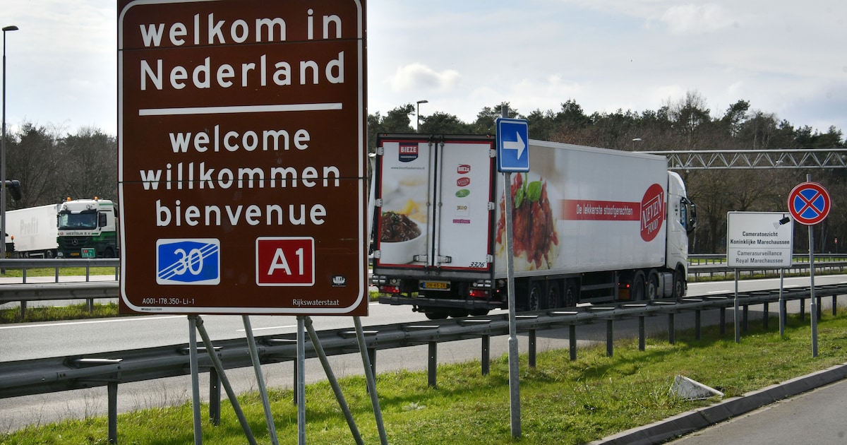 File op A1 van Duitse grens naar Hengelo: extra reistijd bijna een uur