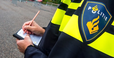 Jackpot voor agenten: eigenaar van auto heeft duizenden euro’s aan boetes openstaan én apk is verlop
