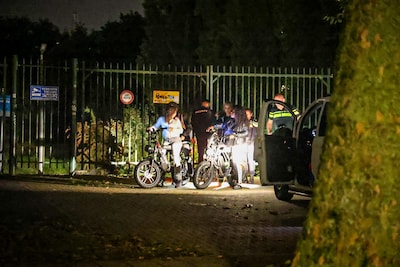 Groep jongeren wordt over het hoofd gezien en opgesloten op schoolplein in Arnhem