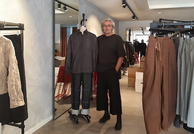 Willem ging van autohandel naar modebranche: ‘Het boertje uit Oene ging naar de Paris Fashion Week’