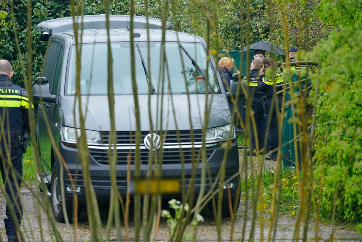 Overleden persoon aangetroffen in Lopikerkapel, politie sluit misdrijf niet  uit | Lopik | AD.nl