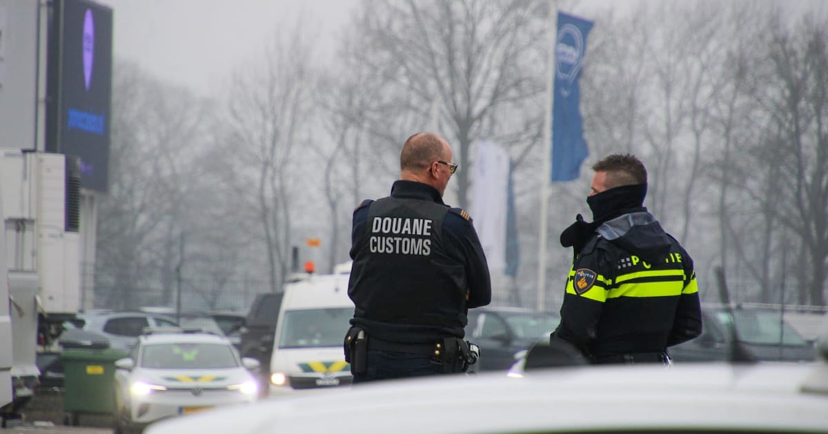 Ongewenste activiteiten: politie en douane doen grote bedrijfscontroles in Brunssum