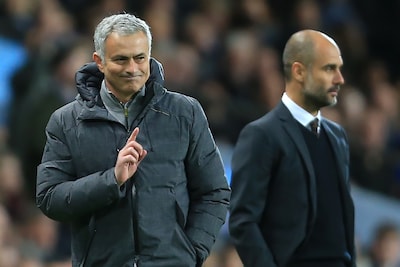 Mourinho ‘kan wel lachen’ om schandaal rond Man City: ‘Hopelijk leef ik nog als de uitspraak komt’
