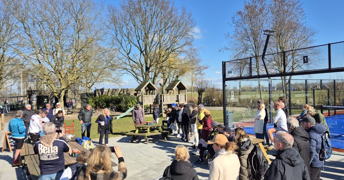 Padelbanen in Loenen aan de Vecht geopend: maximum aantal leden is al bereikt