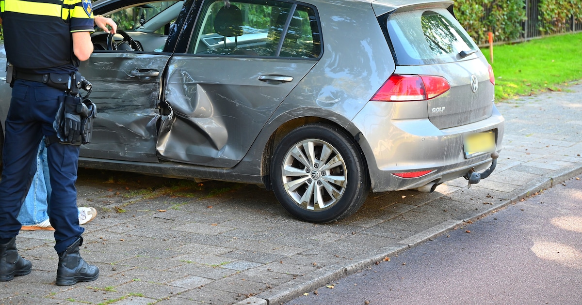 Ongeval met twee auto’s veroorzaakt schade in Leeuwarden
