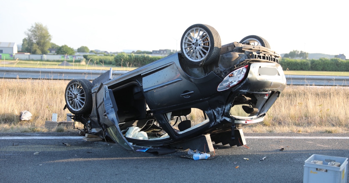 Auto slaat over de kop op de A59 bij Fijnaart: bestuurder gewond