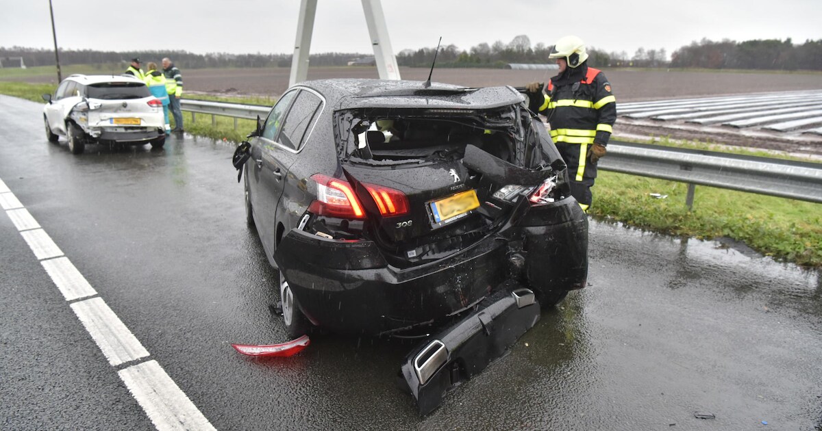 Verbindingsweg A16 - A58 weer open na ongeval met vrachtwagen en personenauto's