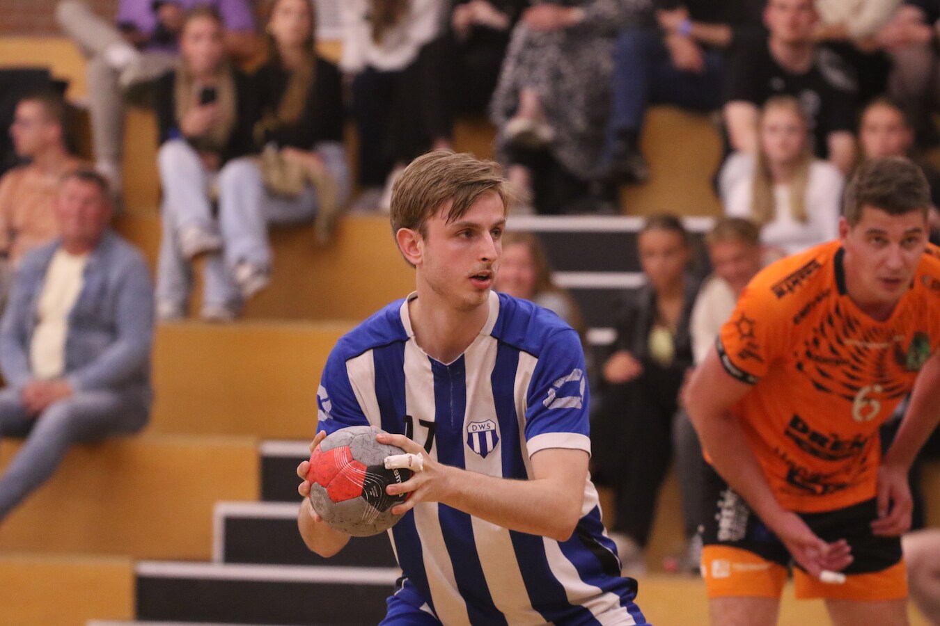 Hij vroeg toestemming aan zijn broertje of hij zijn coach mocht worden ...