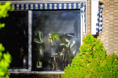 Woning tijdelijk onbewoonbaar door felle brand in Beuningen