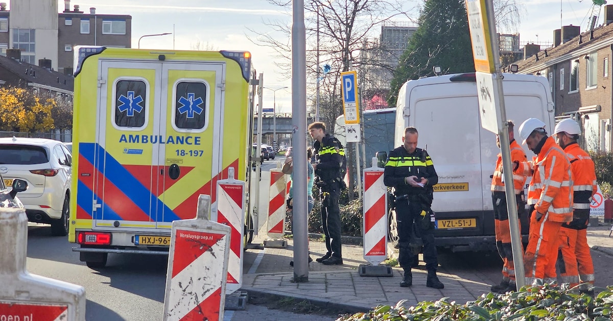 Motorrijder rijdt door na aanrijding op Koninginneweg in Zwijndrecht