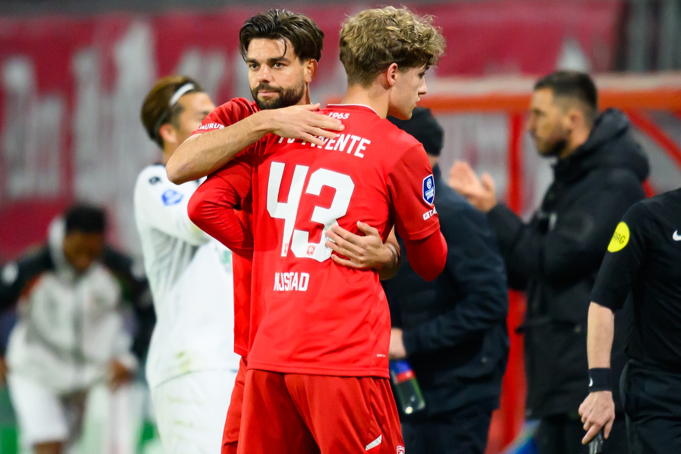 De worsteling van Robin Pröpper bij FC Twente: van aanvoerder tot ...