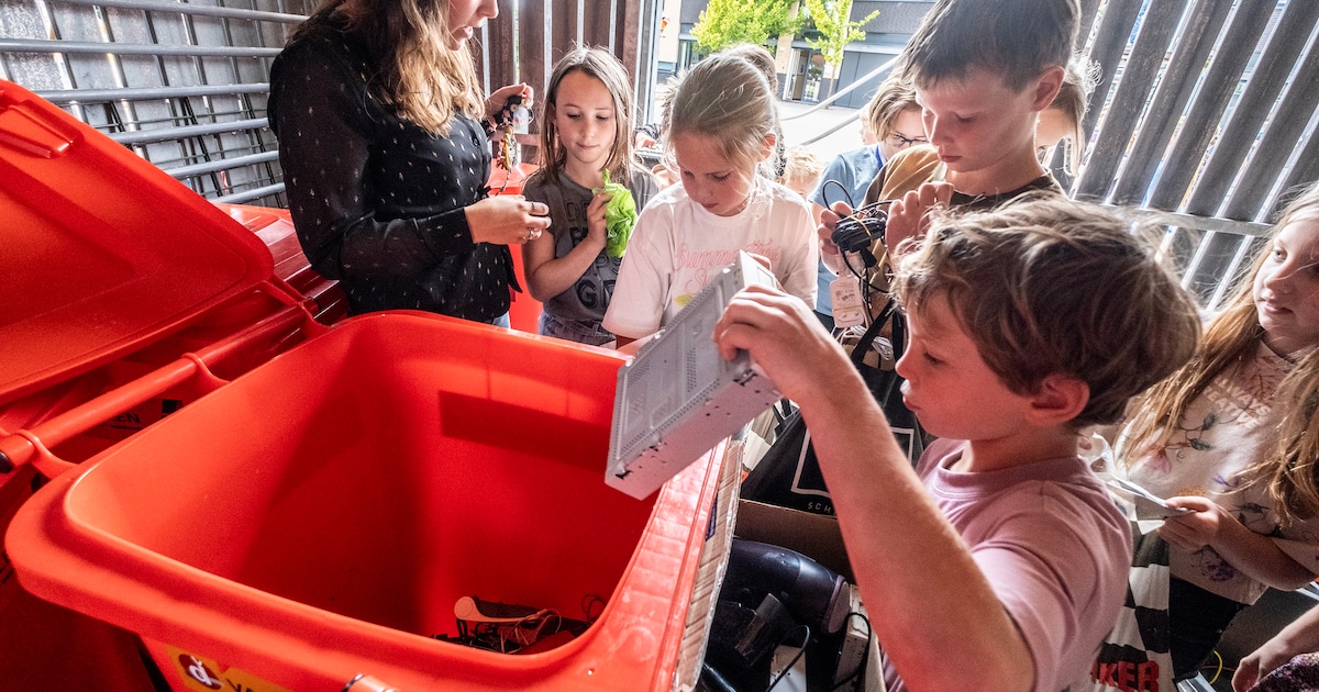 Basisscholen in Leiden starten E-waste Race: kinderen halen oude apparaten op