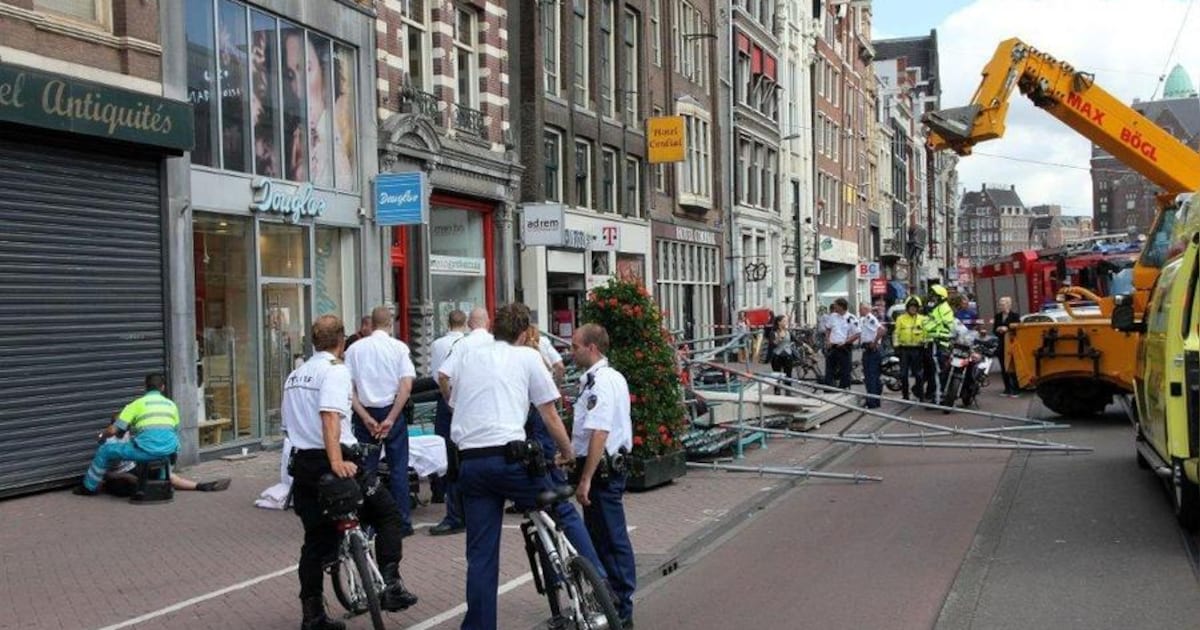 Ongeluk met steiger aan het Rokin | Regio | AD.nl
