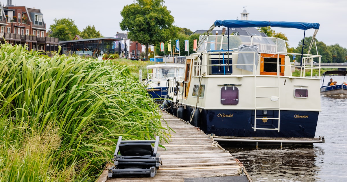 Gemeente Stichtse Vecht intensiveert controles op bootjes die te lang aanmeren en werkt aan ‘antihop